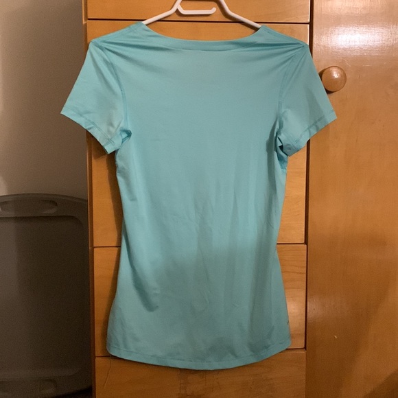 Nike pro basic v-neck t-shirt - Picture 3 of 3